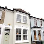 Quiet 5 Bed Vauxhall House With Garden And Roof Terrace
