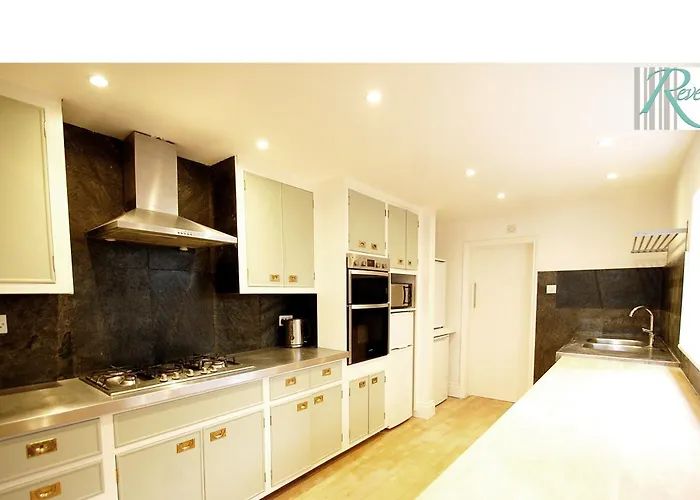 Quiet 5 Bed Vauxhall House With Garden And Roof Terrace