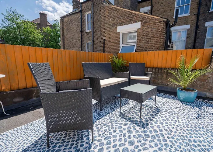 Quiet 5 Bed Vauxhall House With Garden And Roof Terrace